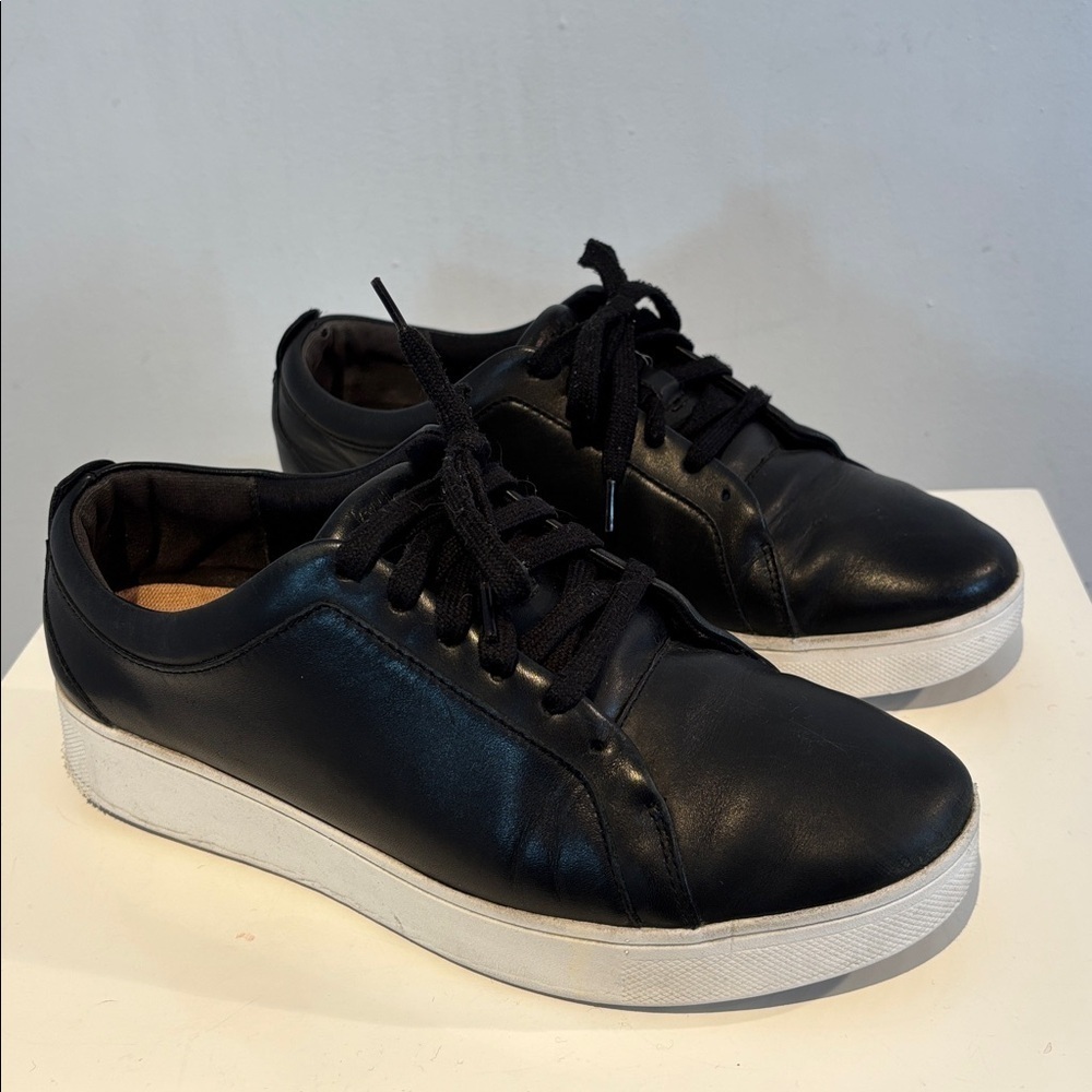 FITFLOP Women's Rally sneaker shoes Black size 8.